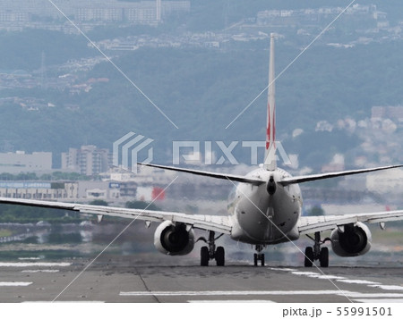 大阪国際空港 離陸するジェット旅客機 大阪国際空港 離陸するジェット旅客機 55991501
