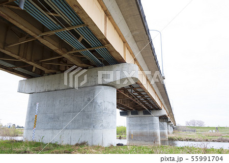 橋　橋梁　橋げた　橋脚　コンクリート 55991704