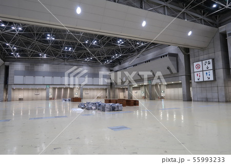 コミケの撤収作業後の誰もいない西ホール 55993233