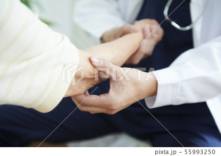 病院　診察　ドクター 55993250