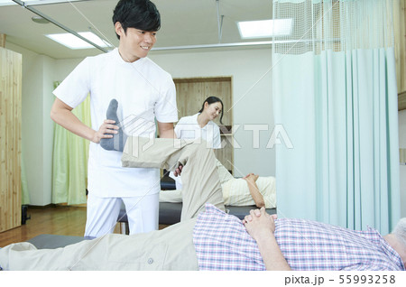 病院　診察　ドクター 55993258