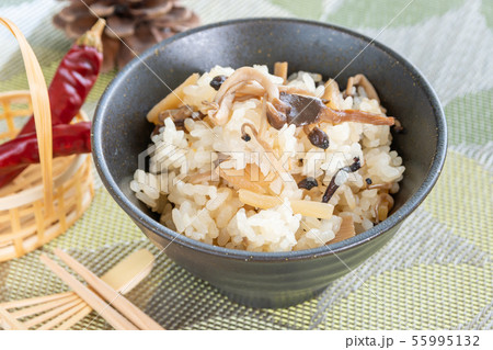 きのこご飯 55995132