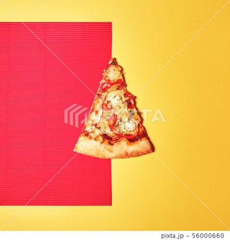 Pizza Margherita just mozzarella and tomato sauce 56000660