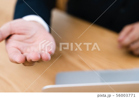 ビジネス手元 ビジネス手元 56003771