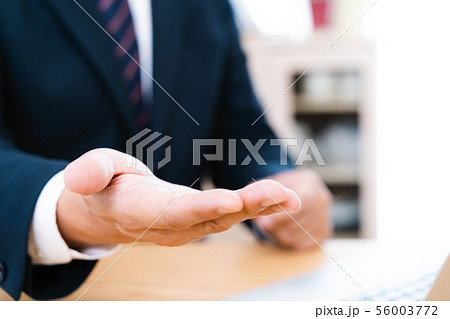 ビジネス手元 ビジネス手元 56003772