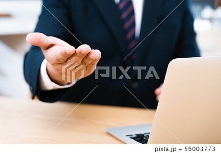 ビジネス手元 56003773