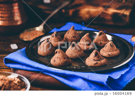 Homemade truffles with dark chocolate Homemade truffles with dark chocolate 56004169