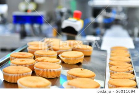 Automatic bakery muffins production line on convey 56011094