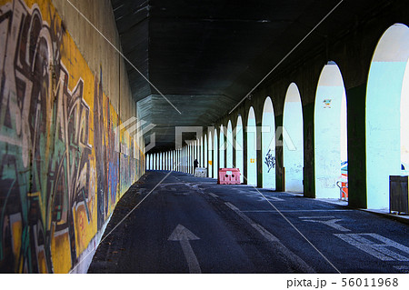 自然 風景 トンネル 56011968