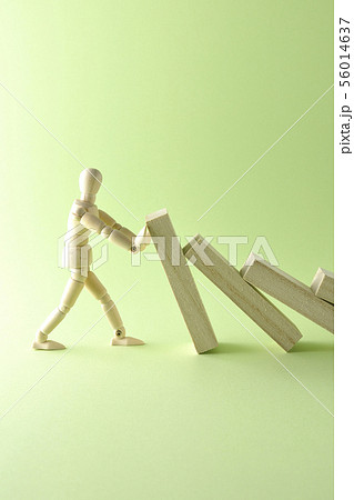 支える　受け止める 56014637