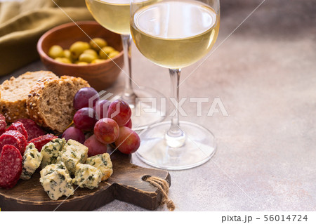 Wine and tapas background 56014724