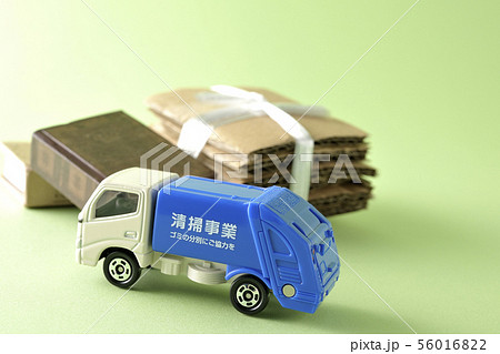 ごみ収集車 56016822