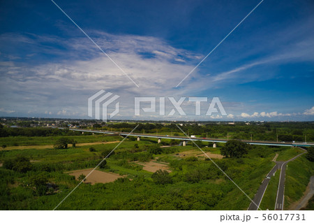 釘無橋　入間川の広大な河川敷と広い空　埼玉県川越市　（ドローンによる空撮） 56017731