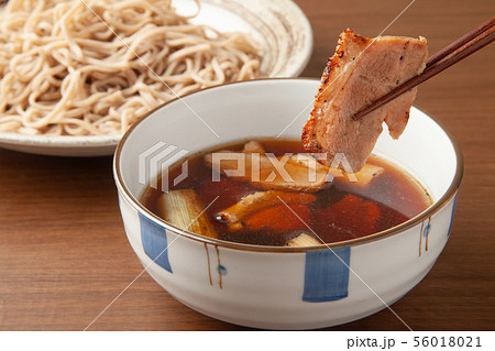 つけ汁の鴨南蛮そば 56018021