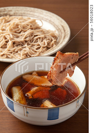 つけ汁の鴨南蛮そば つけ汁の鴨南蛮そば 56018023