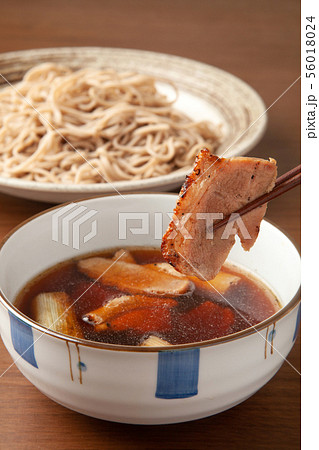 つけ汁の鴨南蛮そば 56018024