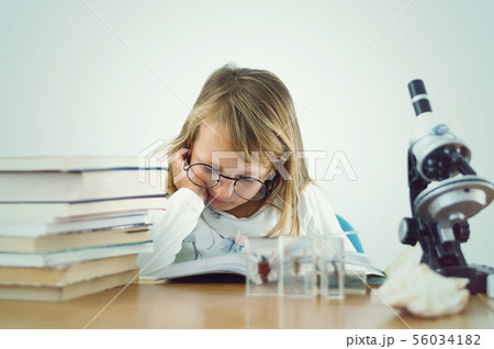 little girl scientist 56034182