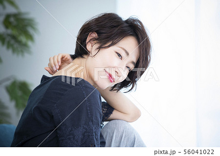 女性　ビューティー　ヘアケア　ヘア 56041022