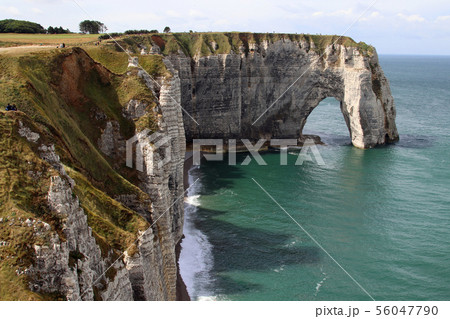 モネやクールベを魅了したエトルタ 56047790