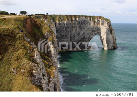 モネやクールベを魅了したエトルタ 56047791