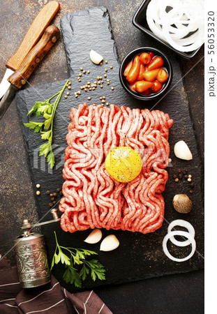 Raw minced meat Raw minced meat 56053320