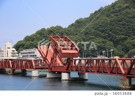愛媛県大洲市 開閉中の長浜大橋 愛媛県大洲市 開閉中の長浜大橋 56053688