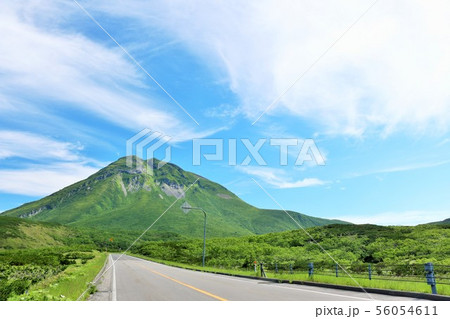 北海道 青空の知床峠 北海道 青空の知床峠 56054611