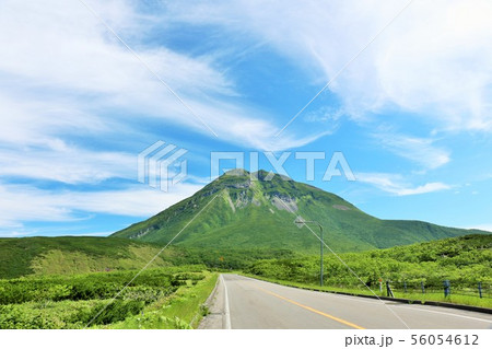 北海道 青空の知床峠 北海道 青空の知床峠 56054612