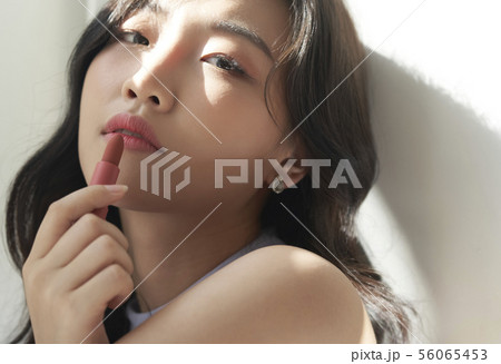 女性　ビューティー 56065453