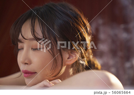 女性　ビューティー　風呂 56065664