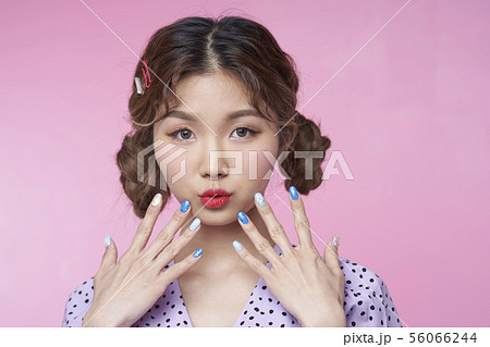 女性　ビューティー 56066244