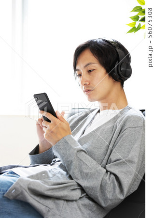 音楽鑑賞 音楽ストリーミング 音楽鑑賞 音楽ストリーミング 56075308