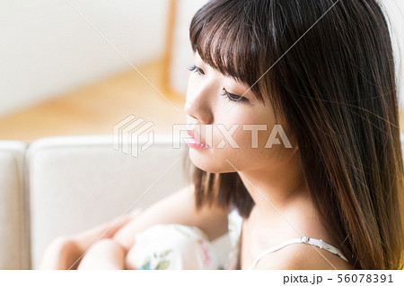 若い女性、マツエク 56078391