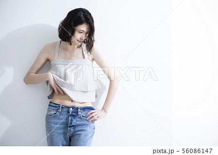 ビューティーイメージ・へそ出し 56086147