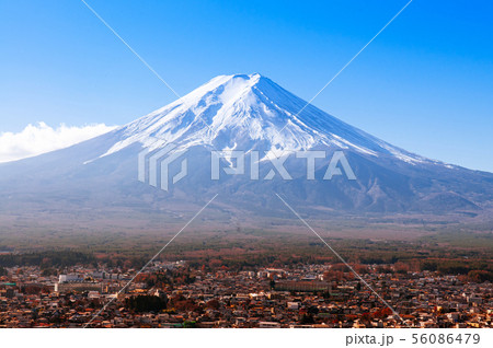 Snow covered Mount Fuji and blue sky autumn view 56086479