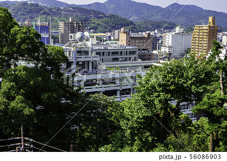 高知城からの高知市街の眺め　高知県庁方面　高知県高知市 56086903