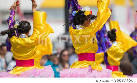 はじける若さ・キレッキレダンス・少女たちの踊りです。広島県 56087456