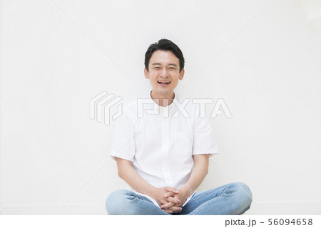 男性のポートレート 56094658