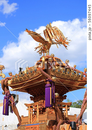 祭りの神輿 56097445