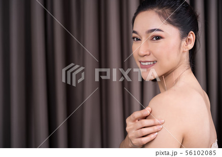 woman undergoing acupuncture treatment on shoulder woman undergoing acupuncture treatment on shoulder 56102085