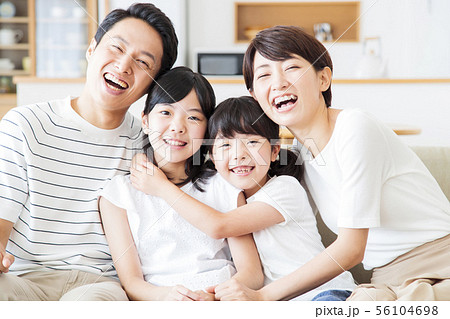 家族 親子 ファミリー 女性 子供 家族 親子 ファミリー 女性 子供 56104698