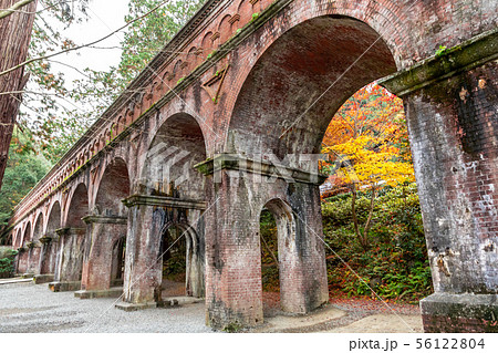 南禅寺の水路閣と紅葉 56122804