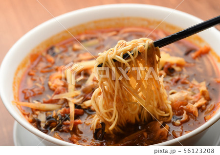 酸辣湯麺　中華料理 56123208