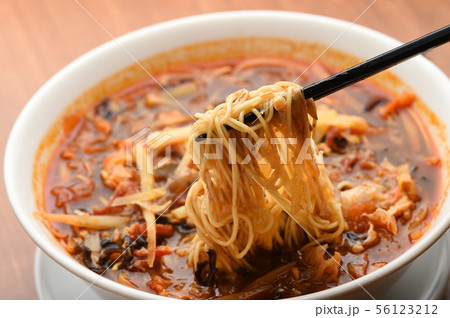 酸辣湯麺 中華料理 酸辣湯麺 中華料理 56123212