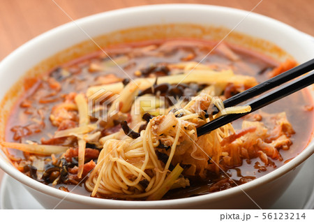 酸辣湯麺　中華料理 56123214