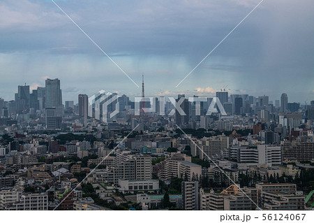 日本の東京都市景観　都心を通過する雨雲・大型台風10号の接近で、首都圏にも影響/雨雲関連P４T－３ 56124067