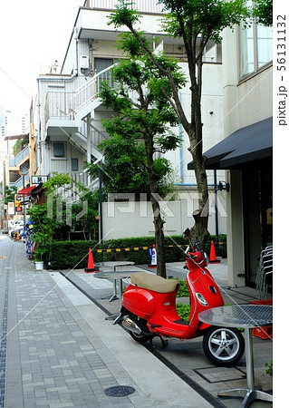 スクーターのある風景 スクーターのある風景 56131132