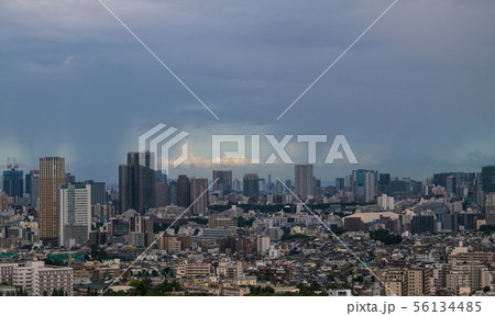 日本の東京都市景観 都内を通過する雨雲・・大型台風10号の接近で、首都圏にも影響 56134485