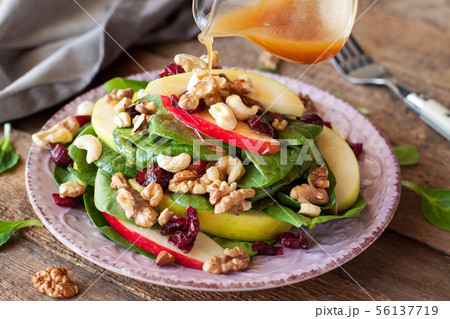 Apple cranberry spinach salad 56137719