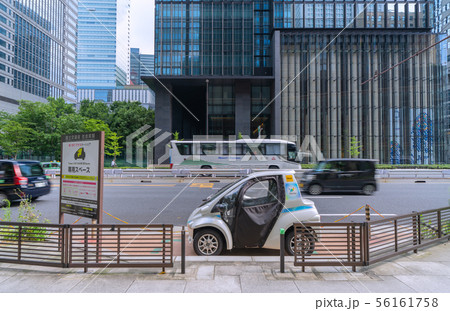 日本の東京都市景観 東京・大手町のビジネス街などを望む(手前は、国土交通省 社会実験) 日本の東京都市景観 東京・大手町のビジネス街などを望む(手前は、国土交通省 社会実験) 56161758
